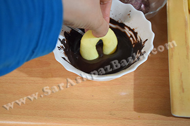 زدن شیرینی در شکلات