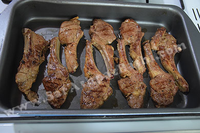 چیدن گوشت در ظرف